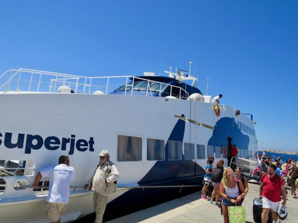 El ferry más rápido entre Mykonos y Atenas.