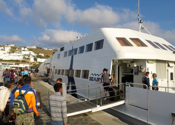 Un ferry SeaJet en Mykonos. 