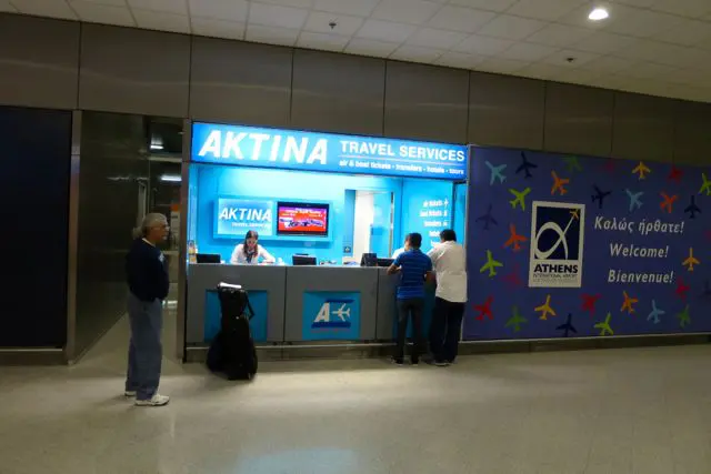 Agencia de viajes para reservas de ferry y vuelo en el aeropuerto de Atenas