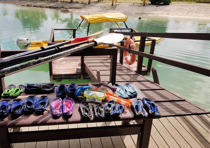 El equipo de kayak y snorkel se puede alquilar de forma gratuita en el complejo.