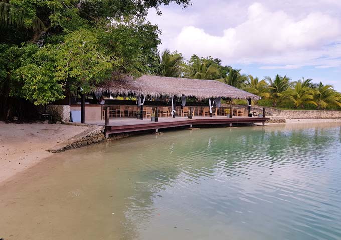 El restaurante Waterside ofrece fantásticas vistas a la laguna.