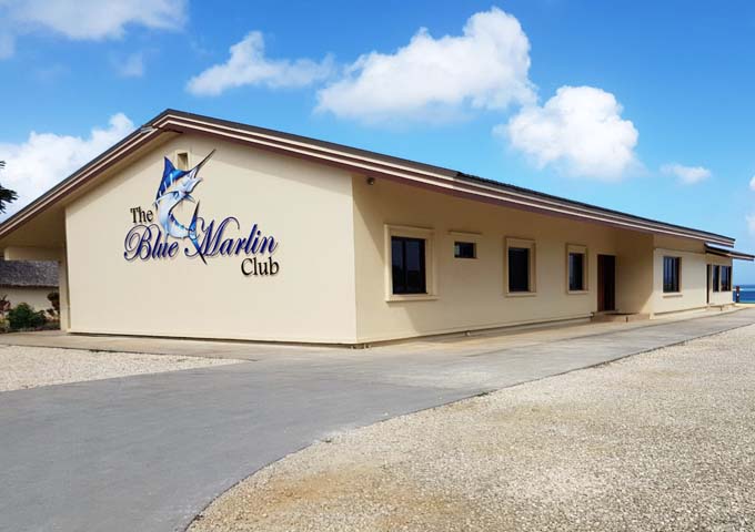 El Blue Marlin Club se encuentra en el lugar.