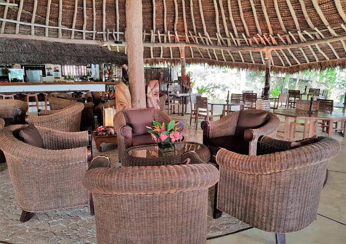 El restaurante del Paradise Cove Resort tiene un entorno tradicional maravilloso.