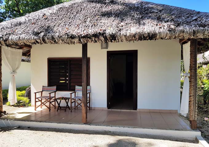 Los bungalows presentan un diseño tradicional y son semiprivados.