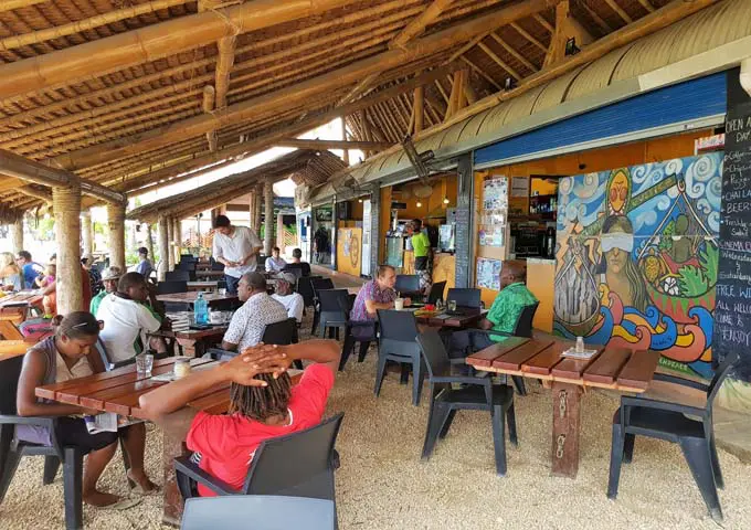 Nambawan Café está ubicado en el centro de Port Vila.