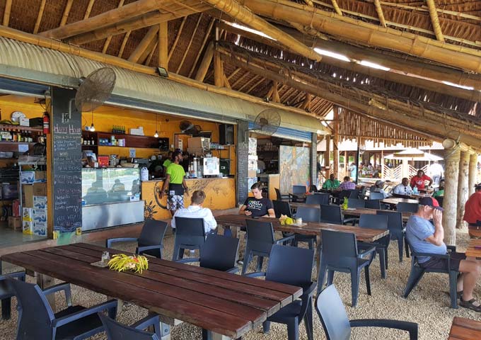 El Nambawan Café sirve comida excelente en Port Vila.