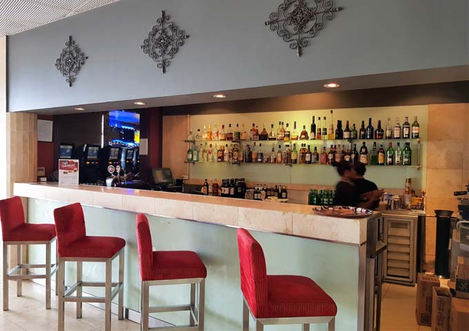 El Lobby Lounge Bar es muy popular.