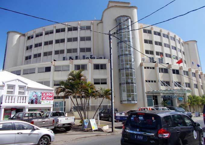 El edificio del hotel es el más alto de Vanuatu.