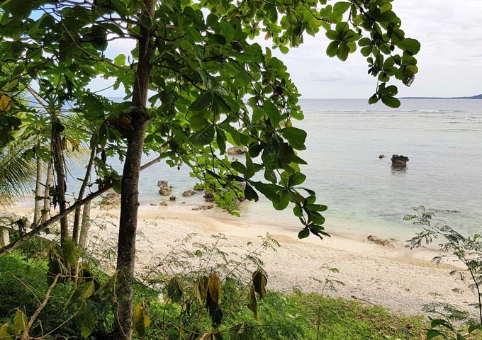 Algunos bungalows ofrecen acceso directo a la playa casi privada.