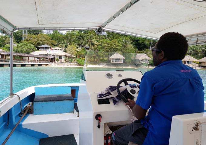 Los barcos facilitan los traslados entre la isla y Port Vila las 24 horas del día.