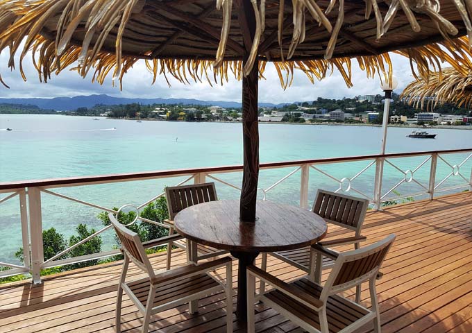 Sunset Pool, Bar & Grill ofrece excelentes vistas de Port Vila.