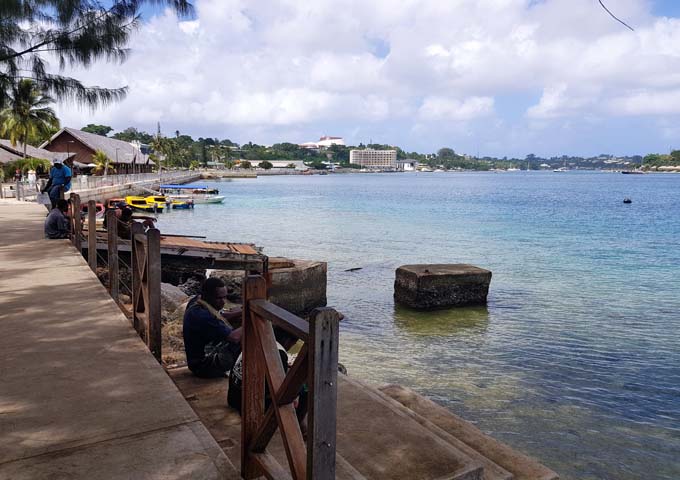 Port Vila se encuentra justo en el puerto.