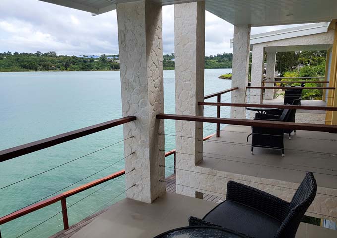 Los balcones ofrecen fantásticas vistas al mar pero sin privacidad.