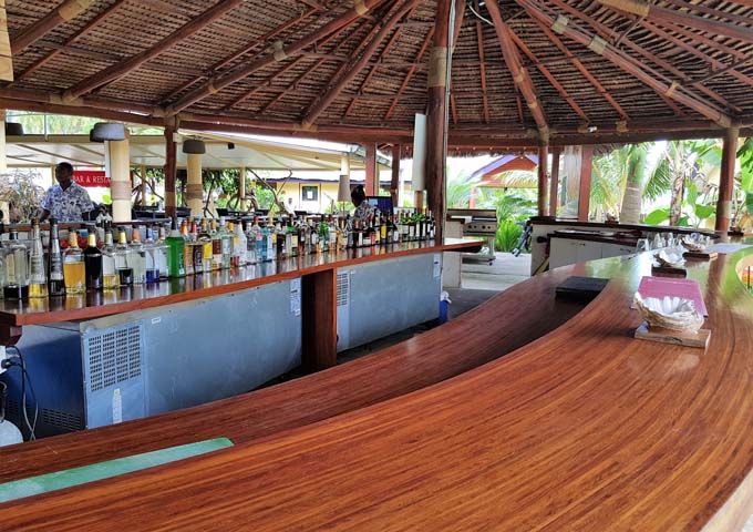 El bar está ubicado en una cabaña nakamal tradicional.
