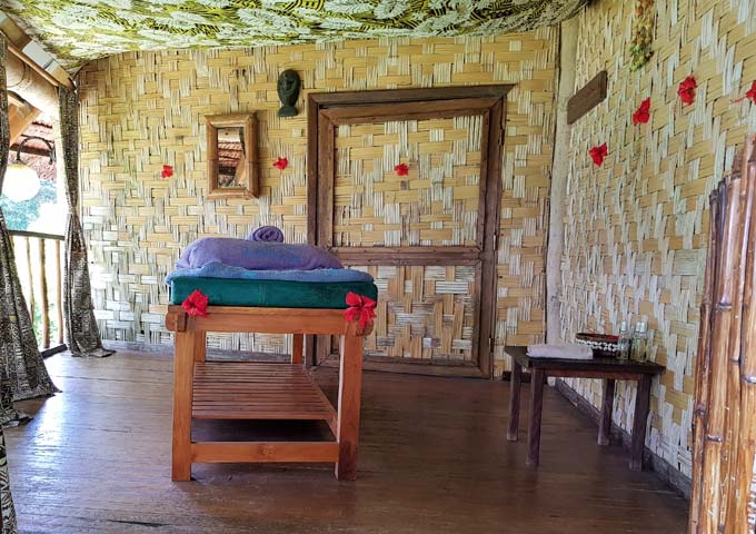Solo se ofrecen masajes en una pequeña cabaña.