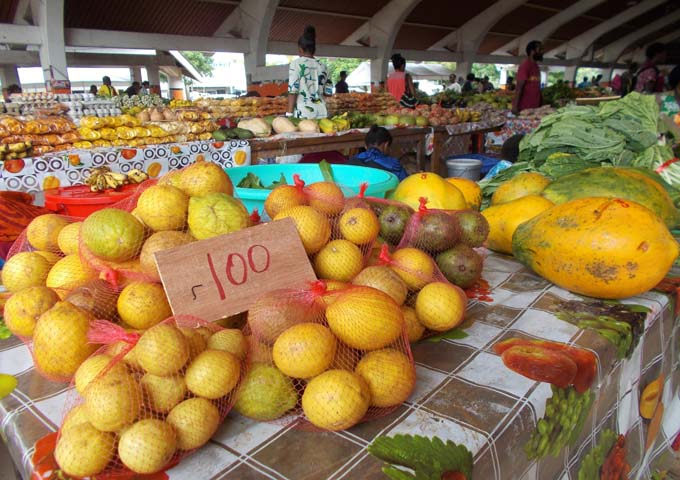 Merece la pena visitar el mercado de productos de Port Vila.