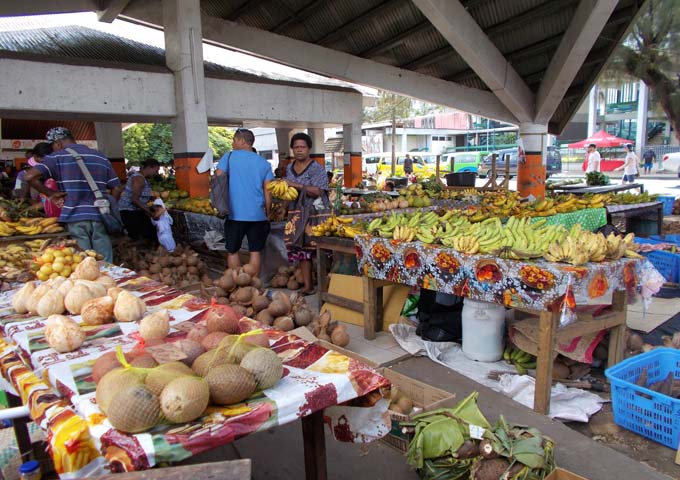Merece la pena visitar el mercado de productos de Port Vila.