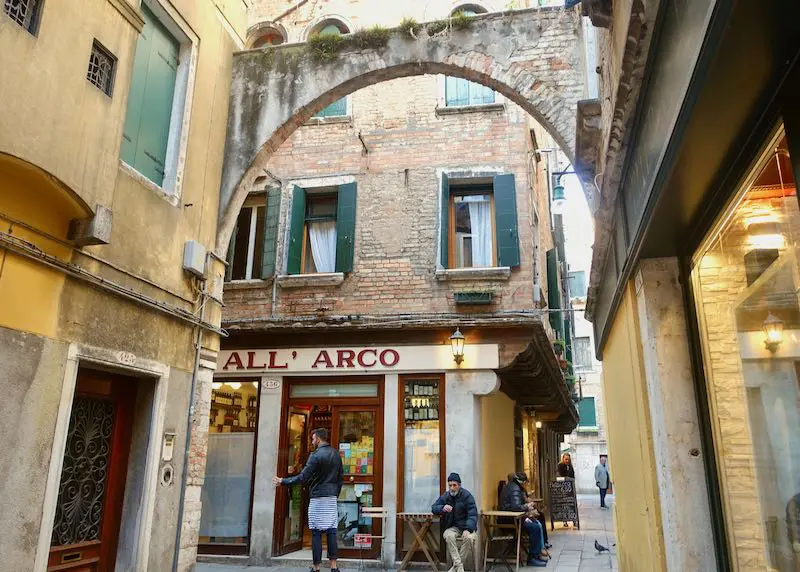 Bar All'Arco en Venecia, Italia