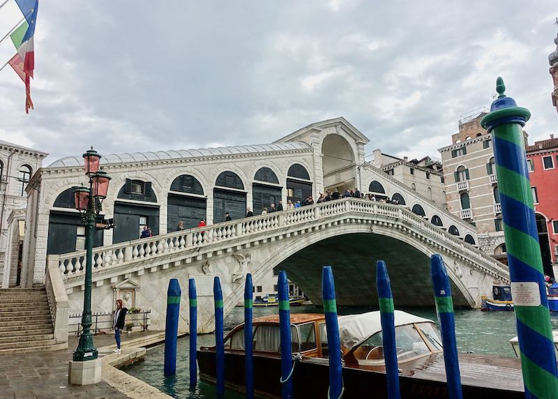 Puente de Rialto en Venecia, Italia