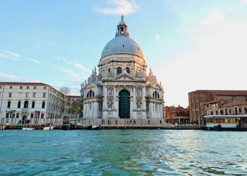 Basilica di Santa Maria della Salute en Venecia, Italia
