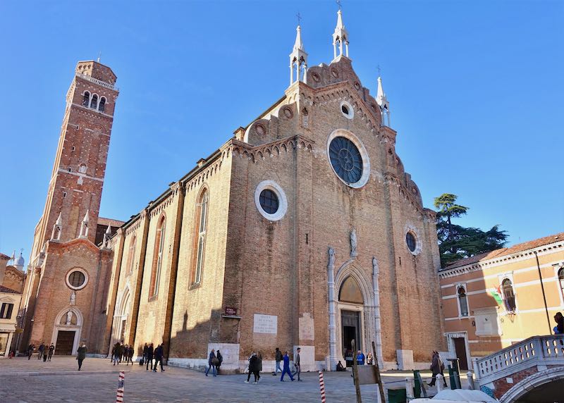 Basilica di Santa Maria Gloriosa dei Frari en Venecia, Italia