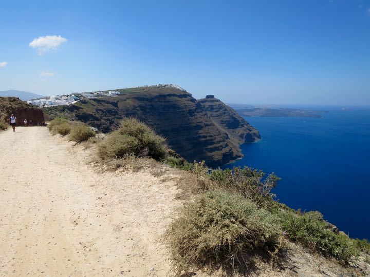 Vista de Imerovigli y Grace Santorini desde el norte. 