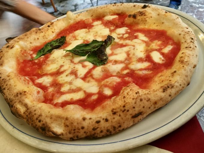 La mejor pizza de Nápoles, Italia