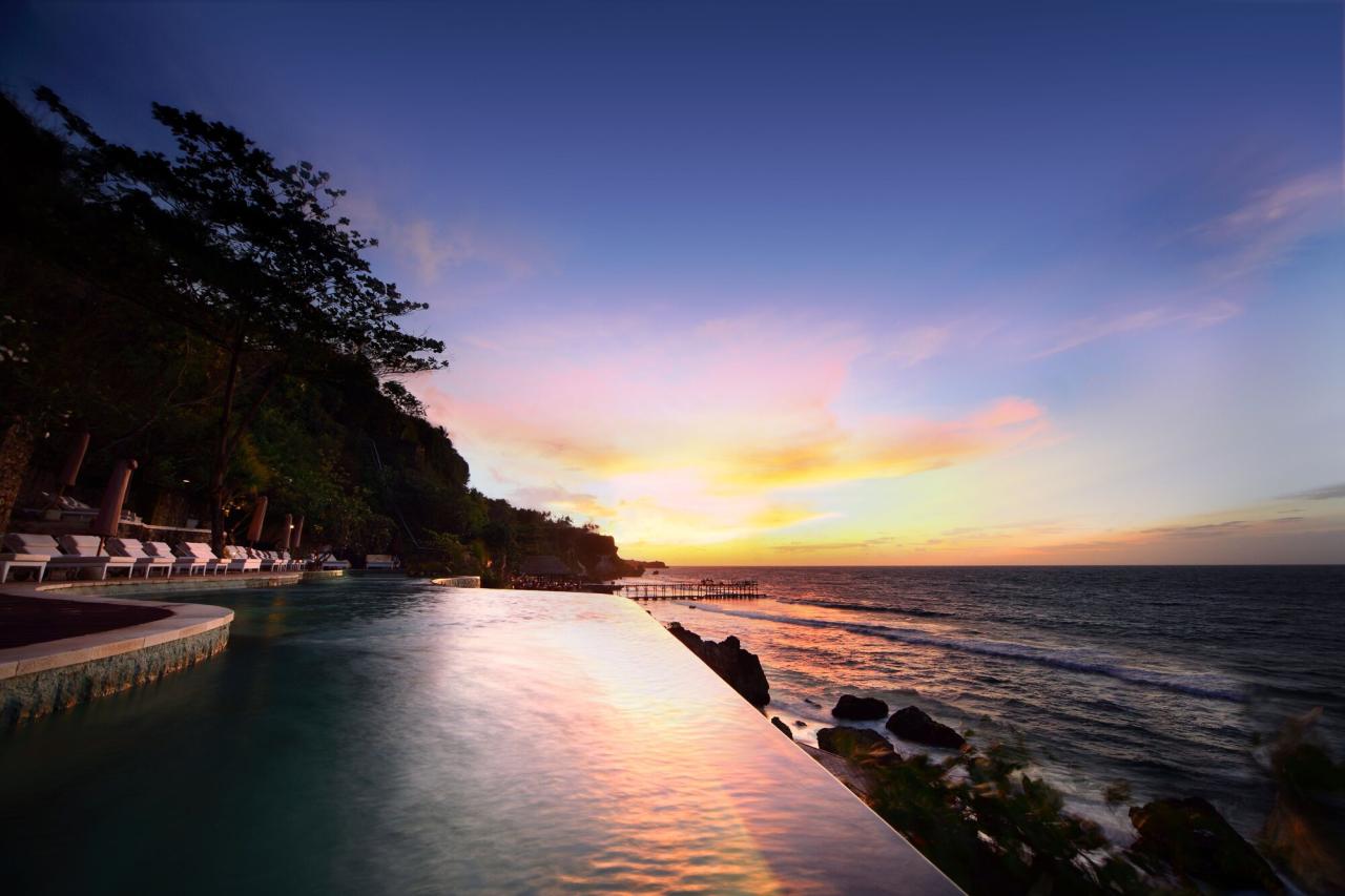 Piscina con vistas al mar en el hotel AYANA Resort and Spa en Bali