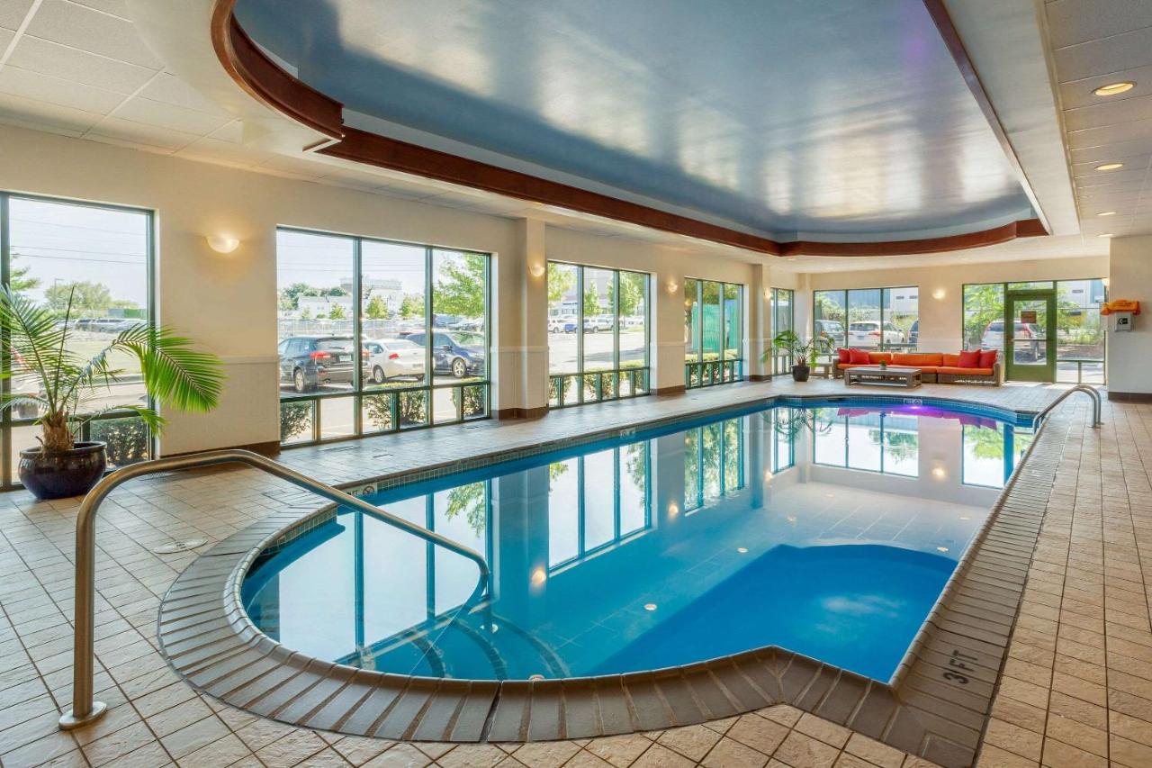 piscina del hotel Comfort Inn & Suites Logan International Airport en Boston