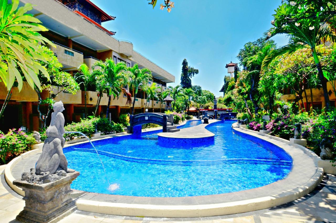 Piscina en el hotel Melasti Beach Resort & Spa en Bali