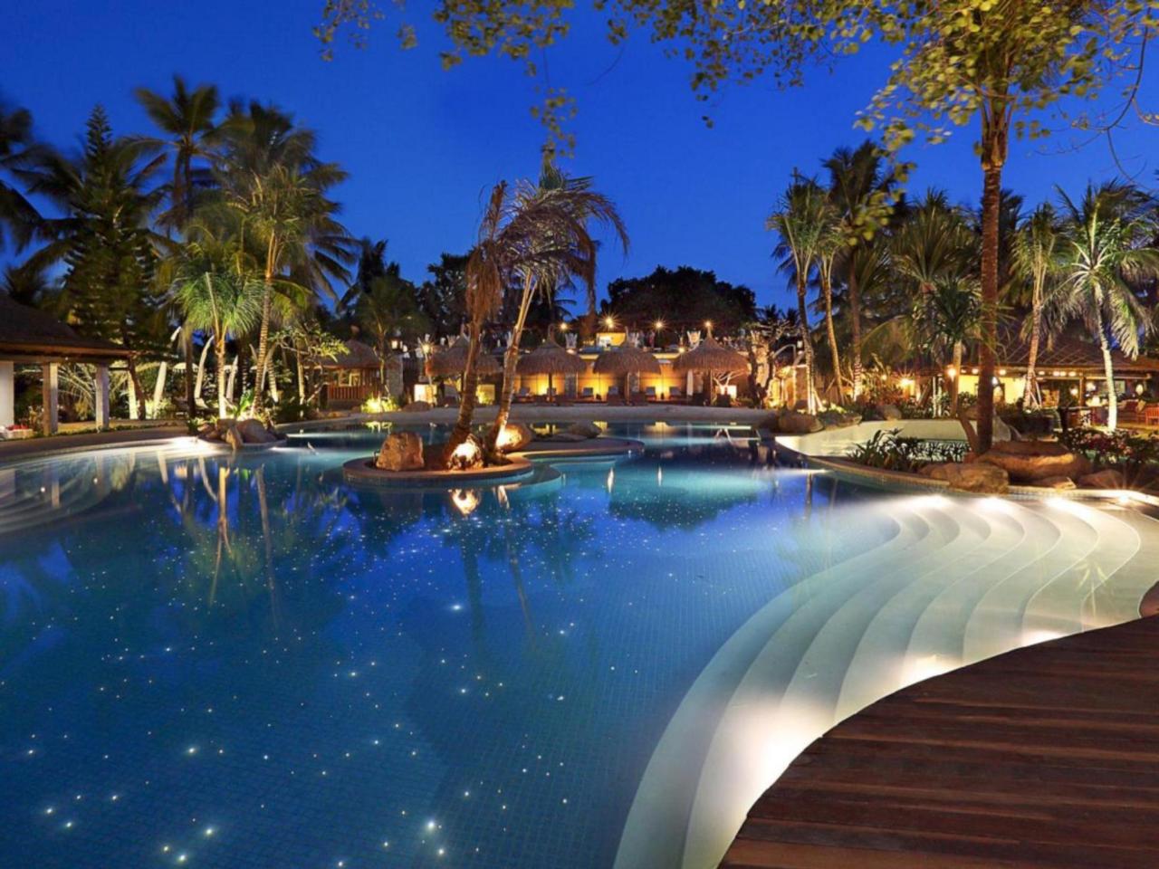 Bonita piscina en el hotel Bali Mandira Beach Resort & Spa en Bali