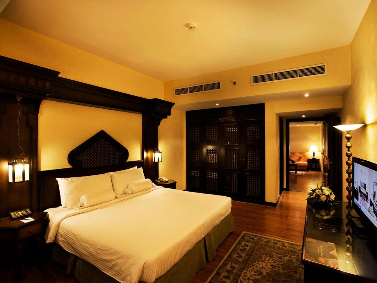 bonita habitacion en el hotel Arabian Courtyard Hotel & Spa en Dubai