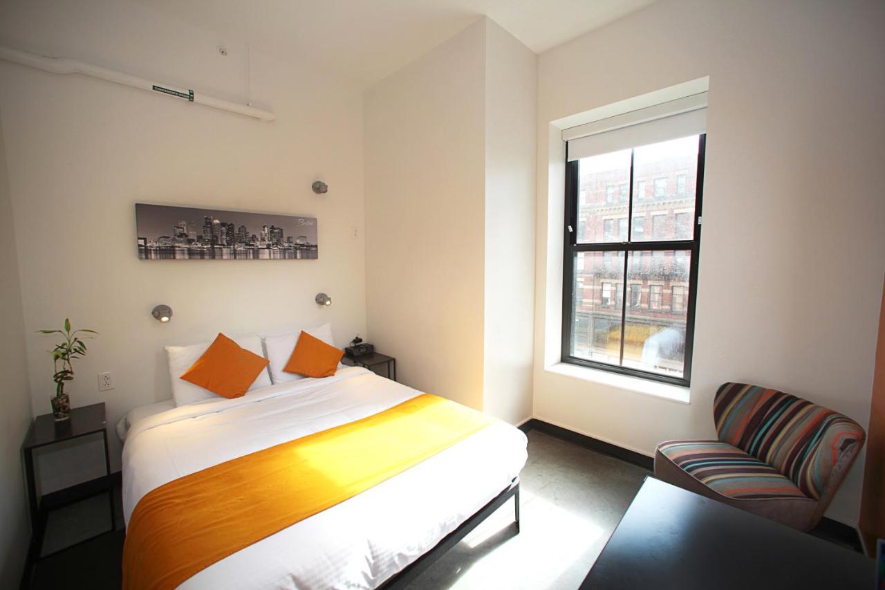 habitacion con cama doble en el hotel HI – Boston Hostel 