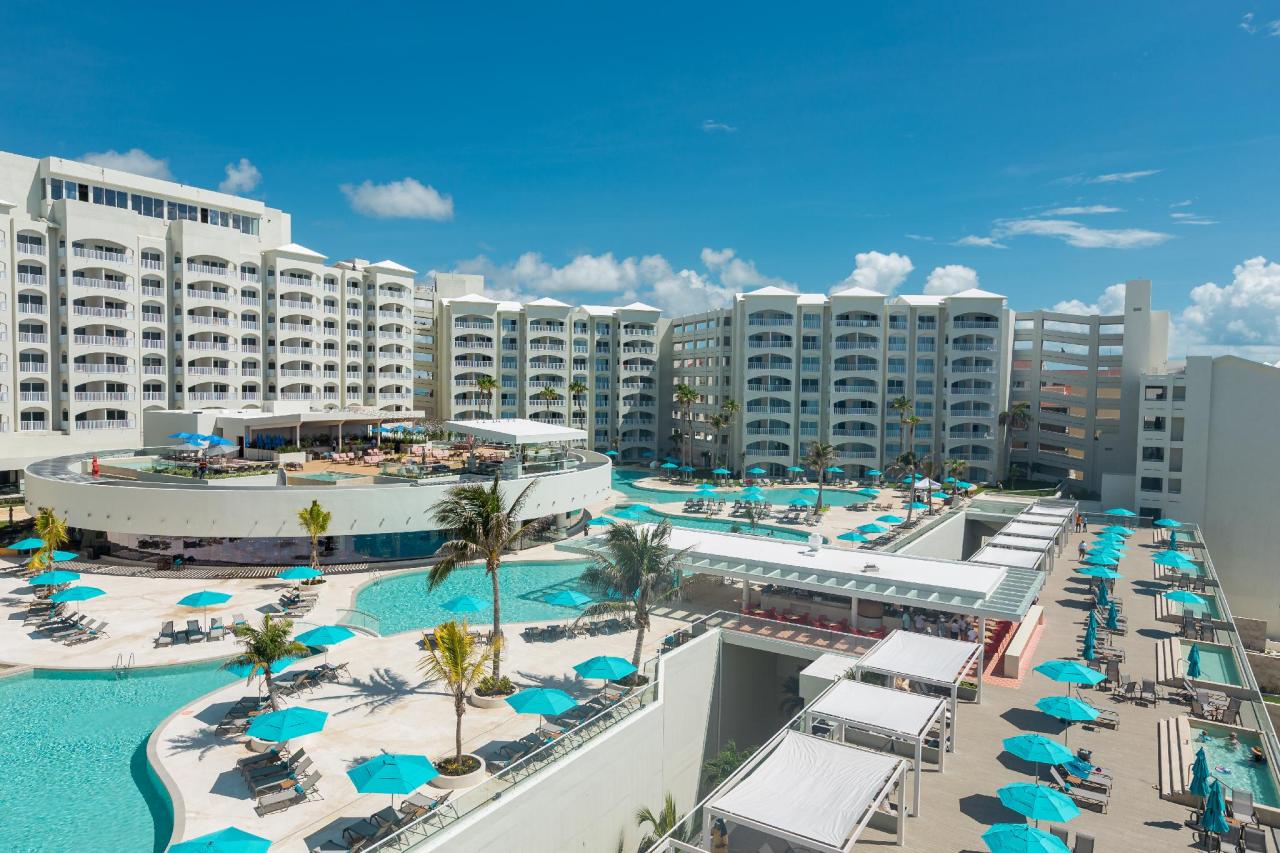 vista exterior del hotel Royal UNO en Cancun
