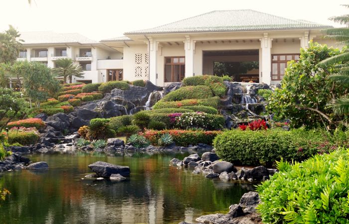 Resort frente al mar estilo plantación en Kauai con excelentes restaurantes