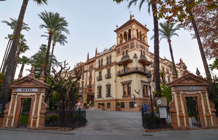 Hotel Alfonso XIII Sevilla Hotel de cinco estrellas cerca del Alcázar.