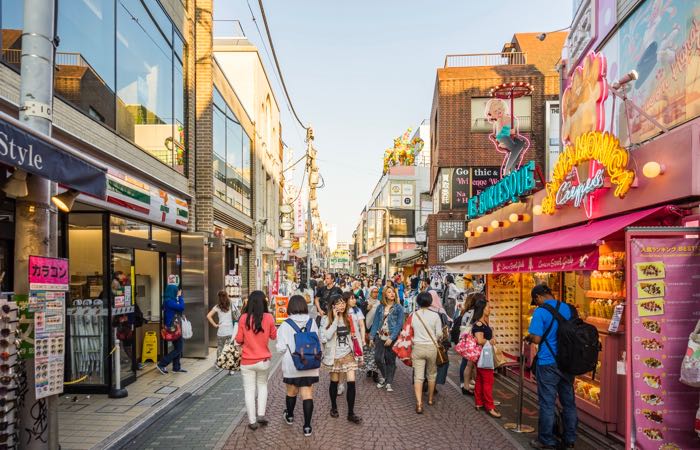 Realice un recorrido a pie gratuito en Tokio, Japón.