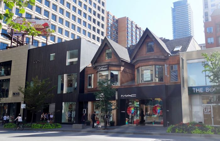 El barrio Yorkville de Toronto es conocido por sus compras de marcas de lujo.