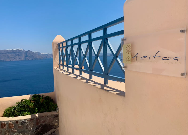 Vista desde el Hotel Aeifos en Santorini.