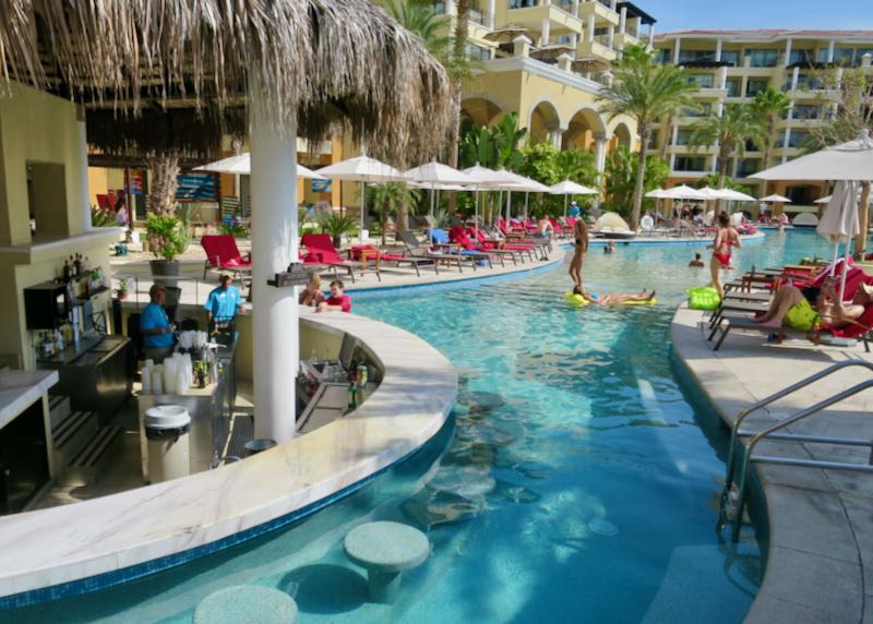 La mejor piscina de hotel en Cabo San Lucas.