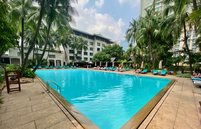 El mejor hotel de lujo con piscina cerca de las tiendas de Siam Square.