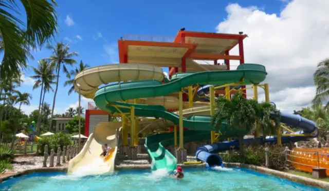 Centara Resort con parque acuático para niños