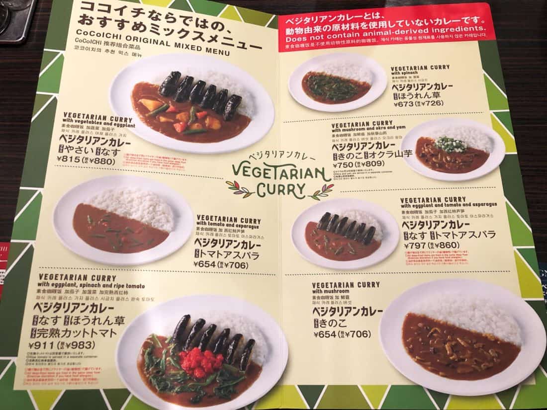 Menú vegetariano en la casa de curry CoCo Ichibanya en Osaka, Japón