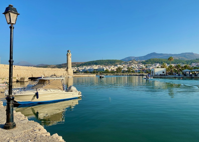 Puerto de Rethymnon y faro egipcio en Creta