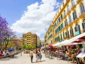 Dónde Dormir en Málaga: Las Mejores Zonas + Hoteles Para Tu Viaje