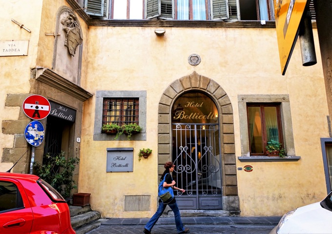 Hotel de categoría media en el centro de Florencia con lavandería