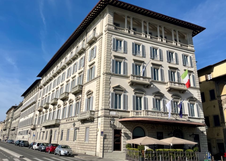 Hotel de 5 estrellas cerca de la estación de tren de Florencia.