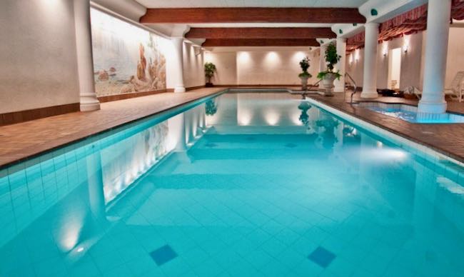 Hotel en Leavenworth con piscina cubierta.