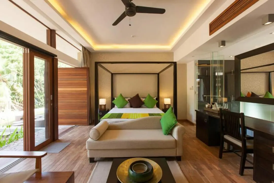 habitacion doble grande bien iluminado y con balcon en el hotel le relax en las islas seychelles