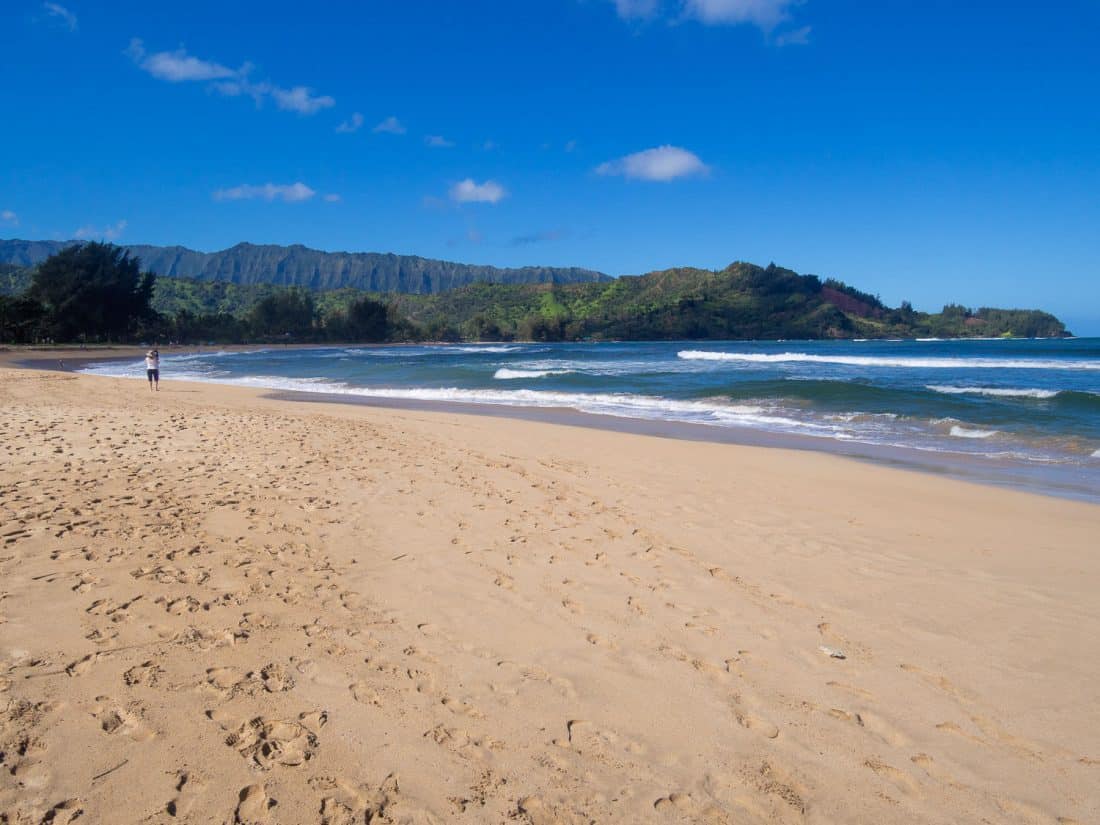 Playa de Hanalei Bay, Kauai, uno de los mejores lugares para alojarse en Kauai
